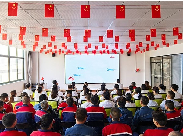 銘記歷史珍愛(ài)和平，砥礪奮進(jìn)開(kāi)創(chuàng)未來(lái)！歐能機(jī)械集體觀看勝利日紀(jì)念大會(huì)
